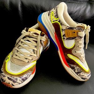 Like New Gucci Sneakers